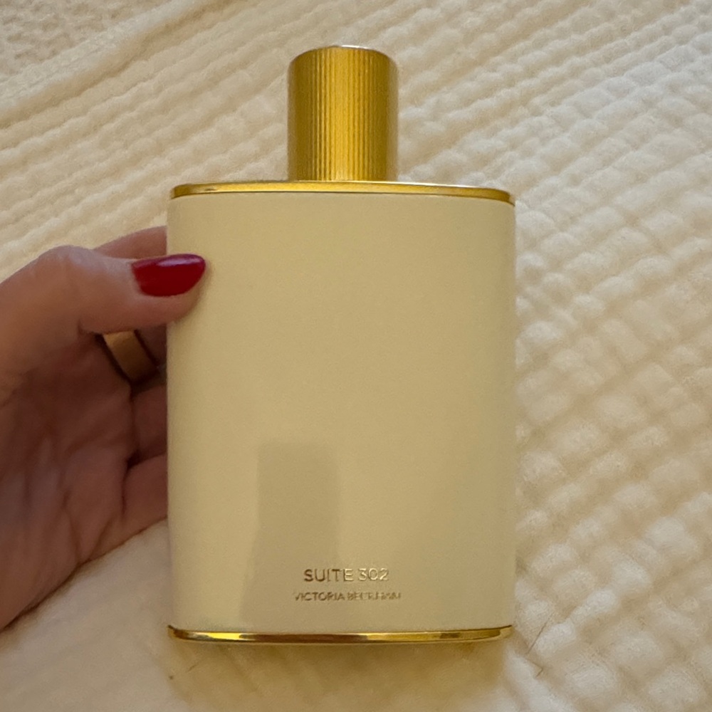 Victoria Beckham Suite 302 White and Gold Perfume